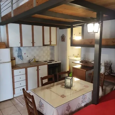 παράλιο άστρος * Parálion Ástros